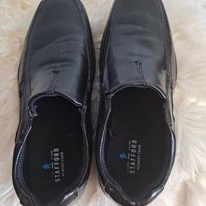 Stafford kid dress shoes very comfortable.used one size 3M